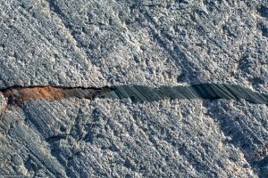 Kratzspuren im Fels Gletscher-Erlebniswelt Chamanna Coaz