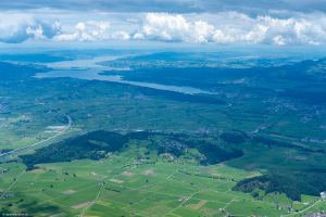 Blick vom Gipfel ins Linthgebiet und den Zürichsee