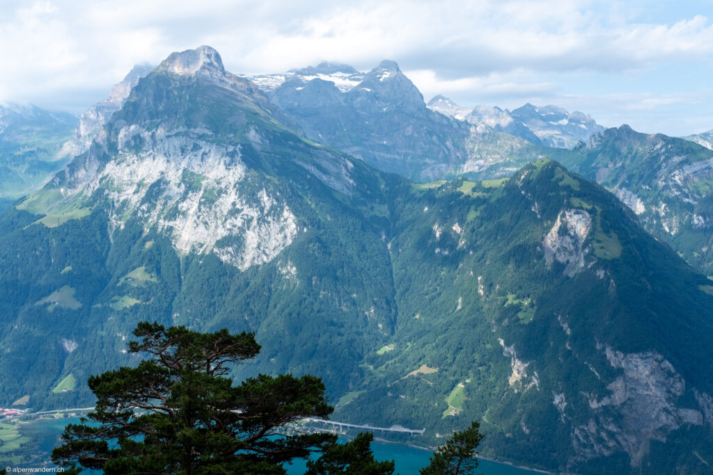 Blick vom Rophaien, UR, auf den Gitschen