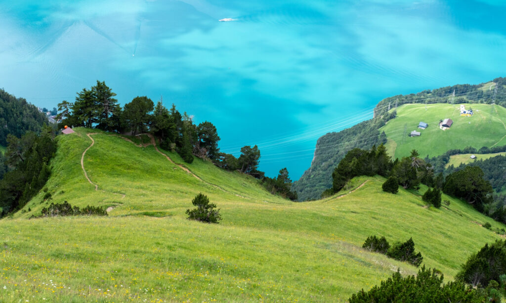 Aufstieg Rophaien mit Blick auf Urnersee und Oberaxen