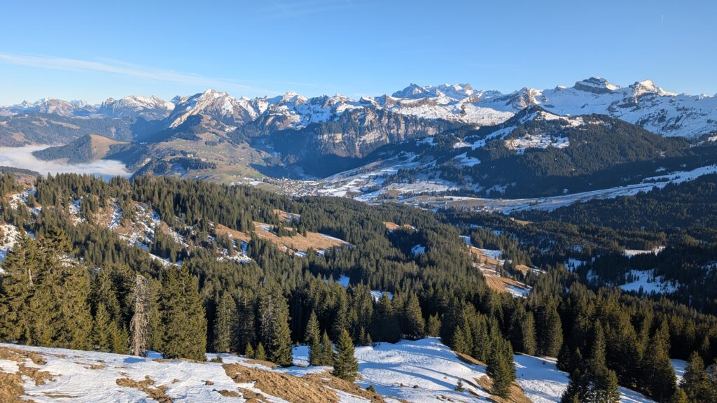 Blick von Zwäcken, oberhalb Brunni, SZ, gegen Osten